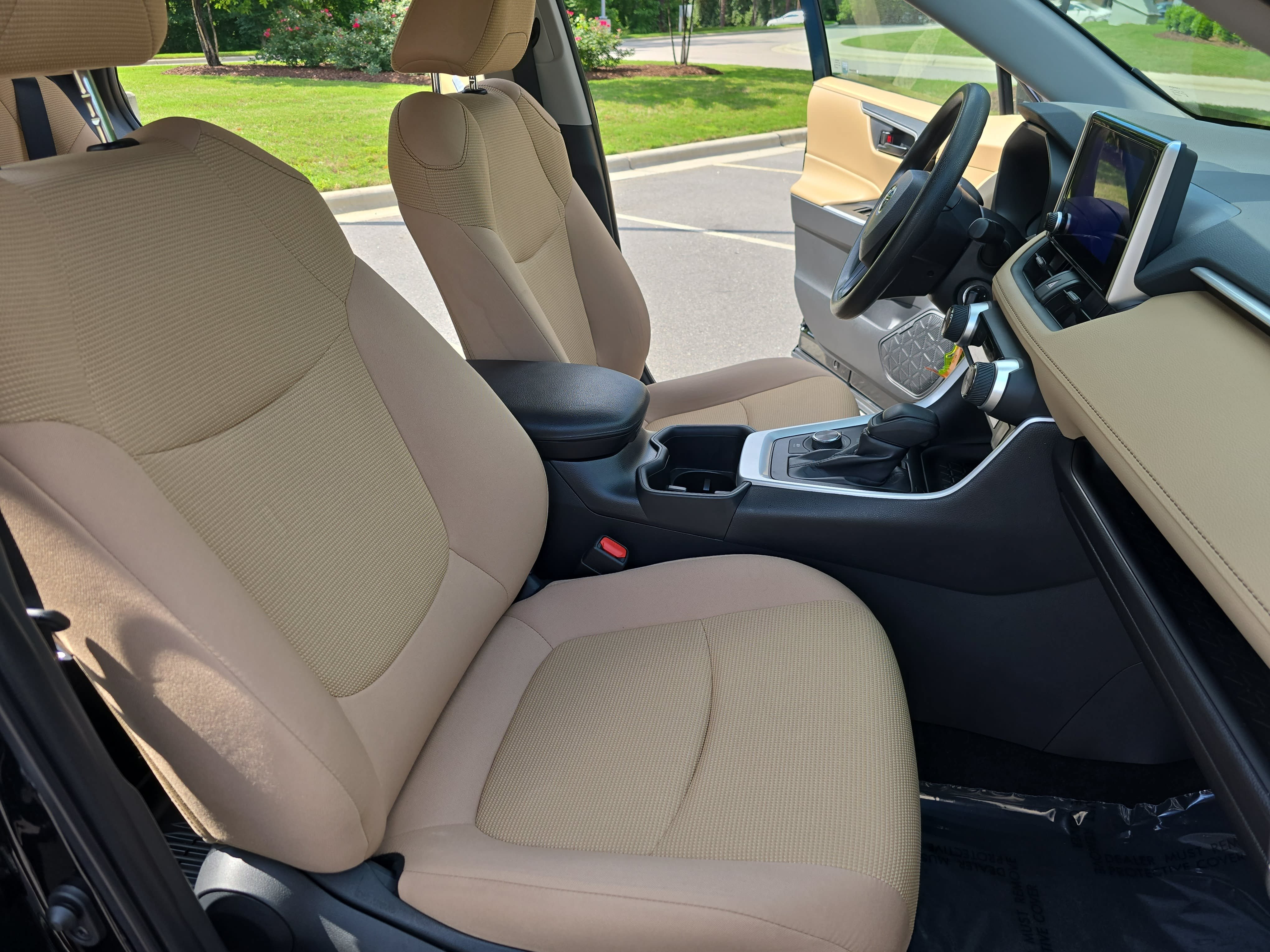 Certified 2024 Toyota RAV4 LE AWD/4WD image 10