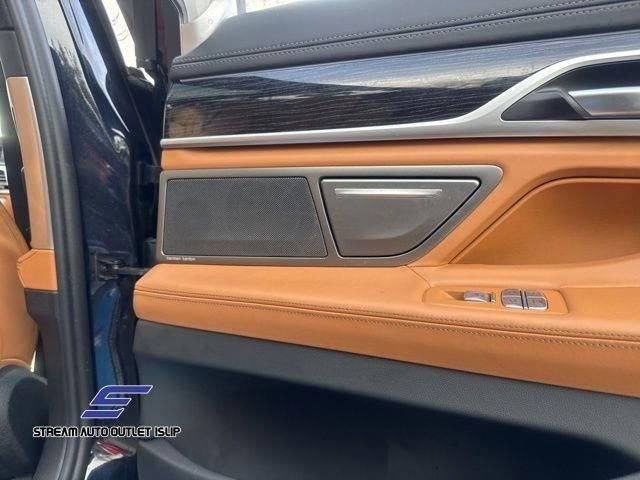 Used 2022 BMW 750i xDrive w/ Executive Package AWD/4WD image 22