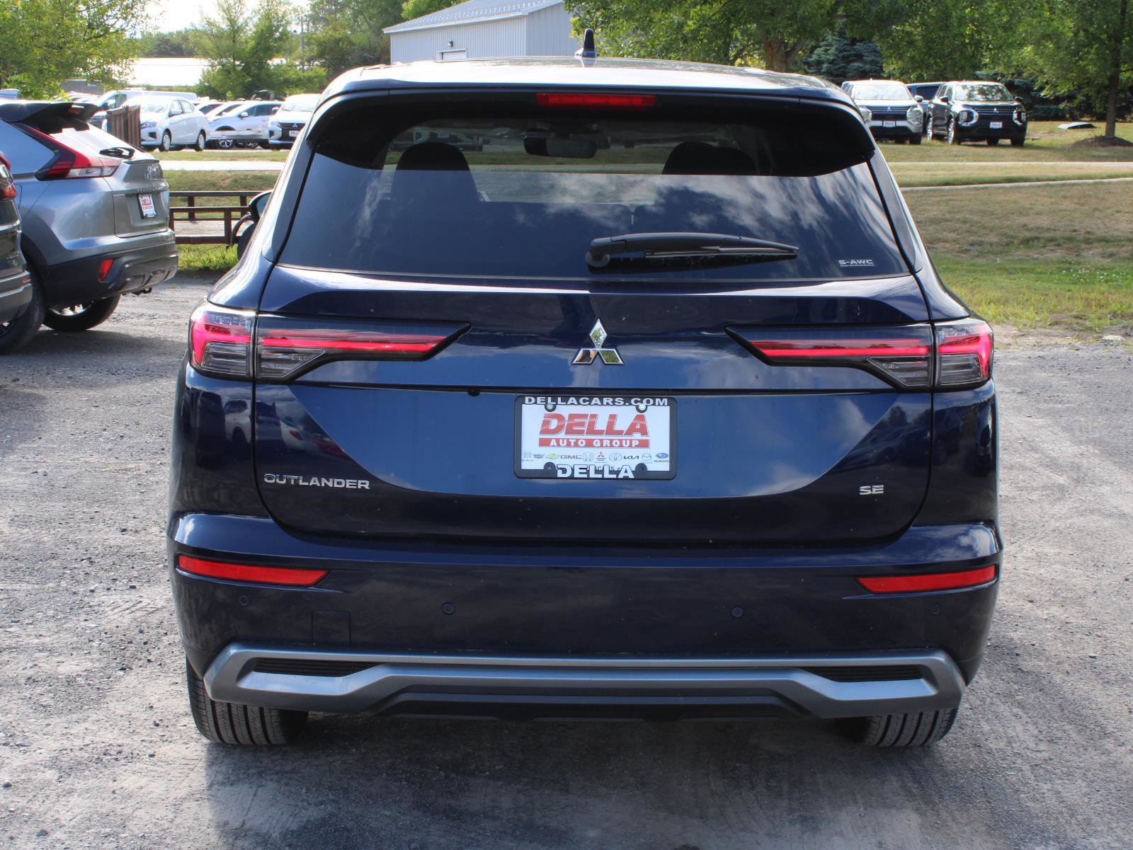 New 2025 Mitsubishi Outlander SE image 7