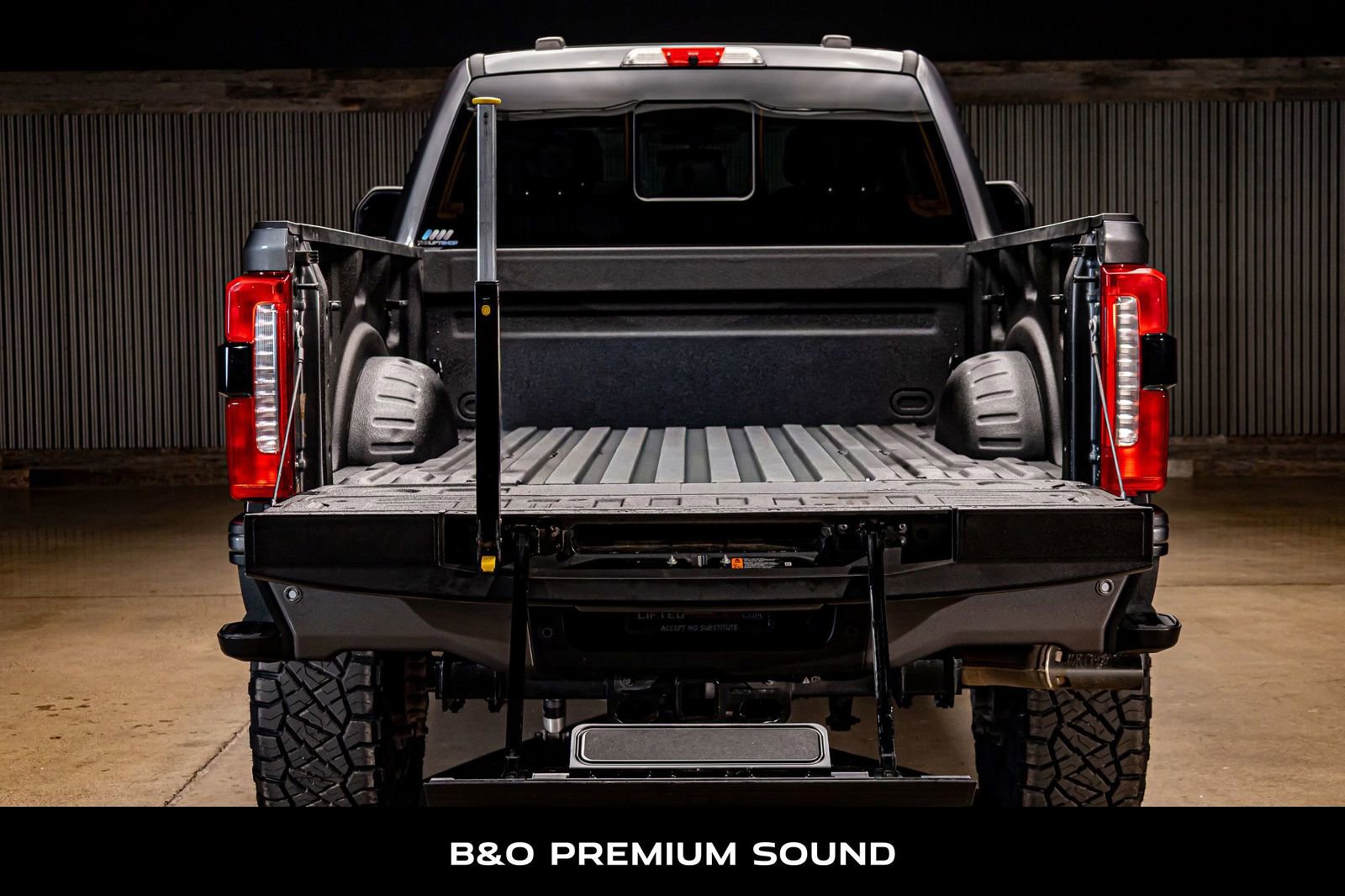 Used 2023 Ford F250 Lariat w/ Lariat Ultimate Package image 9