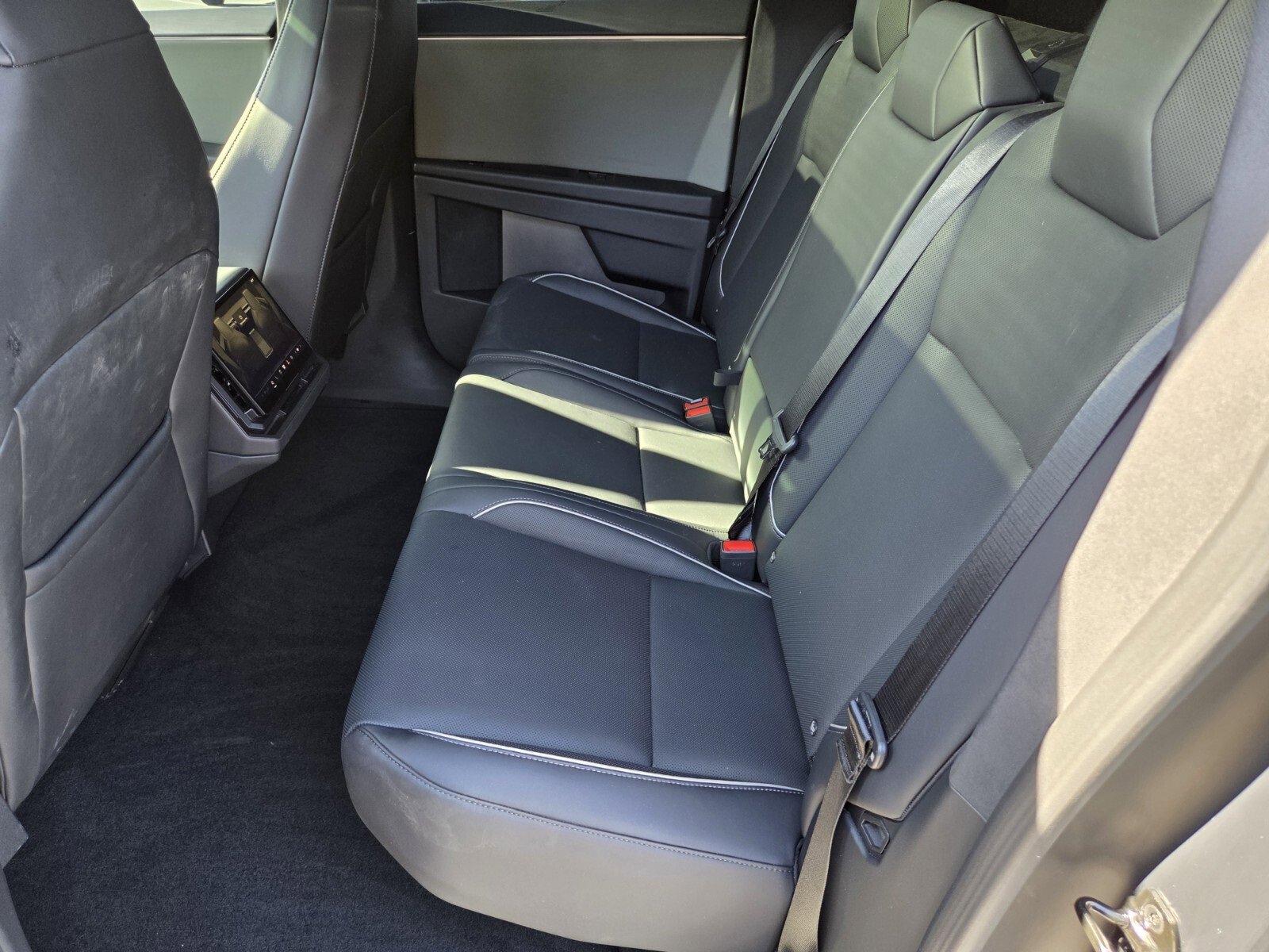 Used 2025 Tesla Cybertruck AWD Crew Cab image 11