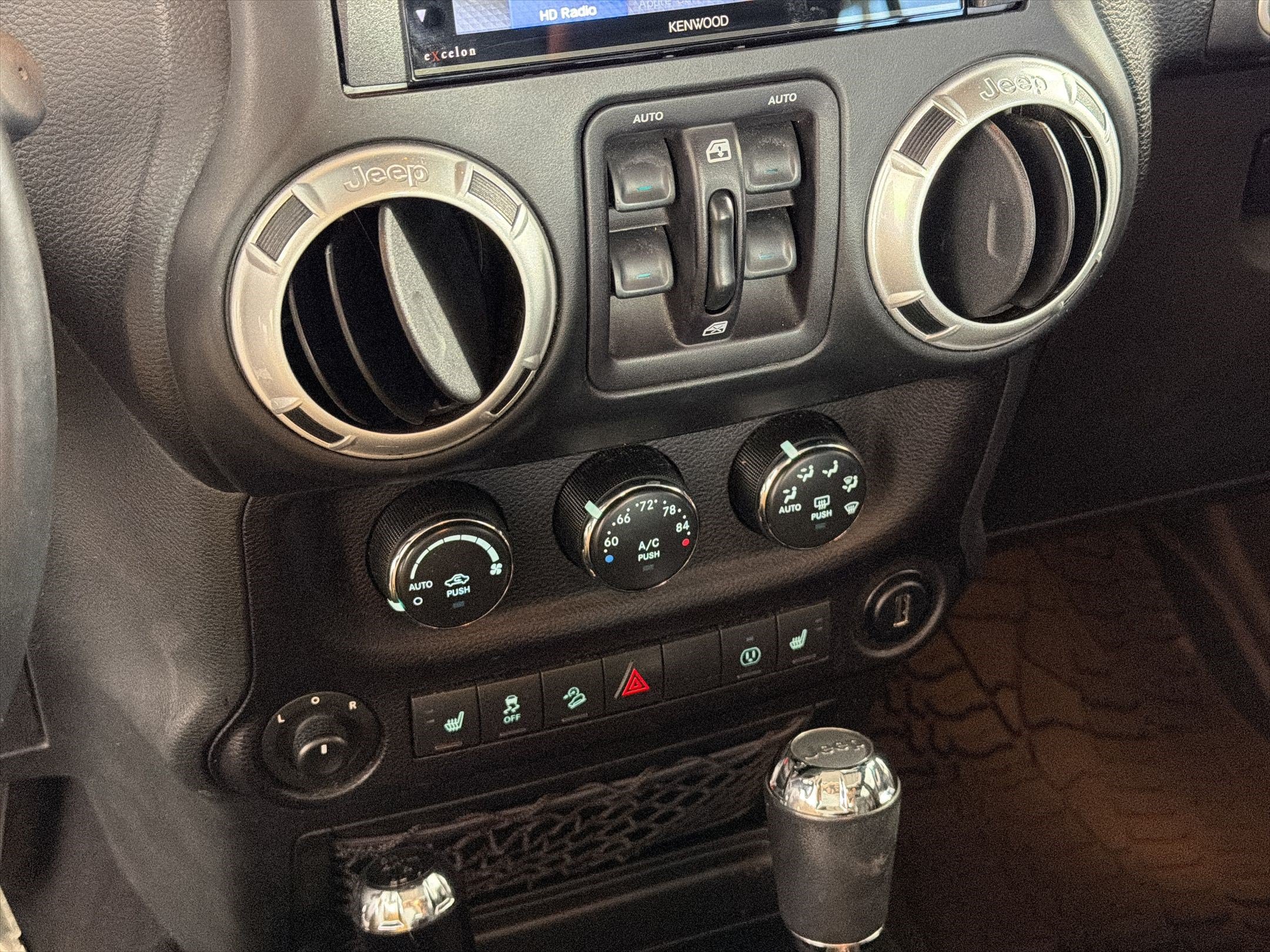Used 2017 Jeep Wrangler Unlimited Rubicon AWD/4WD image 18