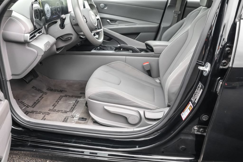 Used 2024 Hyundai Elantra SEL FWD image 17