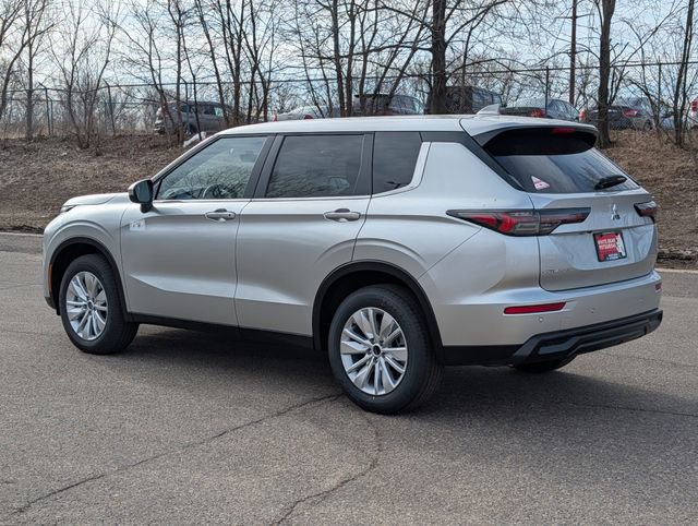 New 2026 Mitsubishi Outlander ES FWD image 2