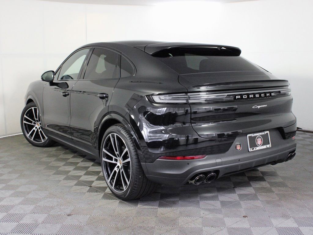 Certified 2025 Porsche Cayenne Coupe image 3