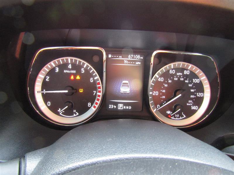 Used 2018 Nissan Titan SV image 15