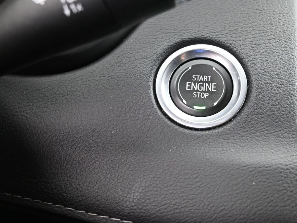 Used 2022 Cadillac XT4 Premium Luxury w/ Enhanced Visibility Package image 34