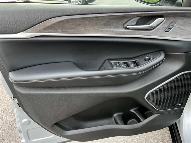 Used 2023 Jeep Grand Cherokee 4WD 4xe image 24