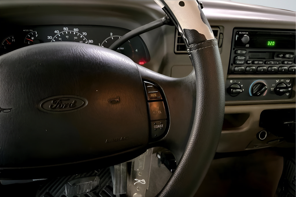 Used 2001 Ford F250 Lariat RWD image 6