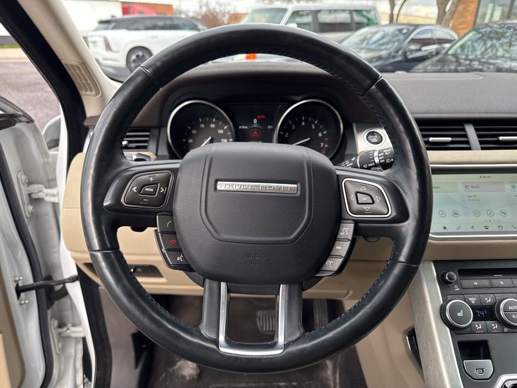 Used 2017 Land Rover Range Rover Evoque SE image 11