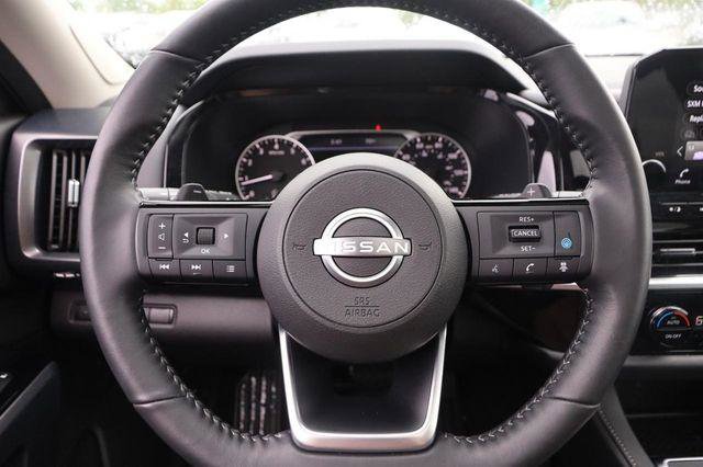 Used 2025 Nissan Pathfinder SL w/ SL Premium Package AWD/4WD image 13