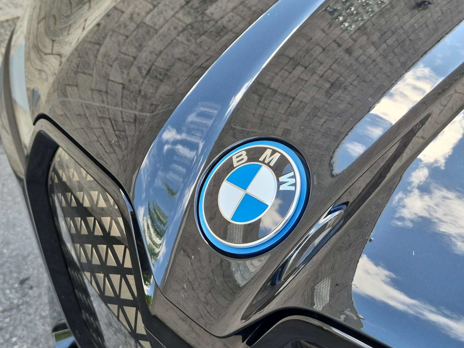 Used 2024 BMW iX xDrive50 w/ Premium Package AWD/4WD image 12