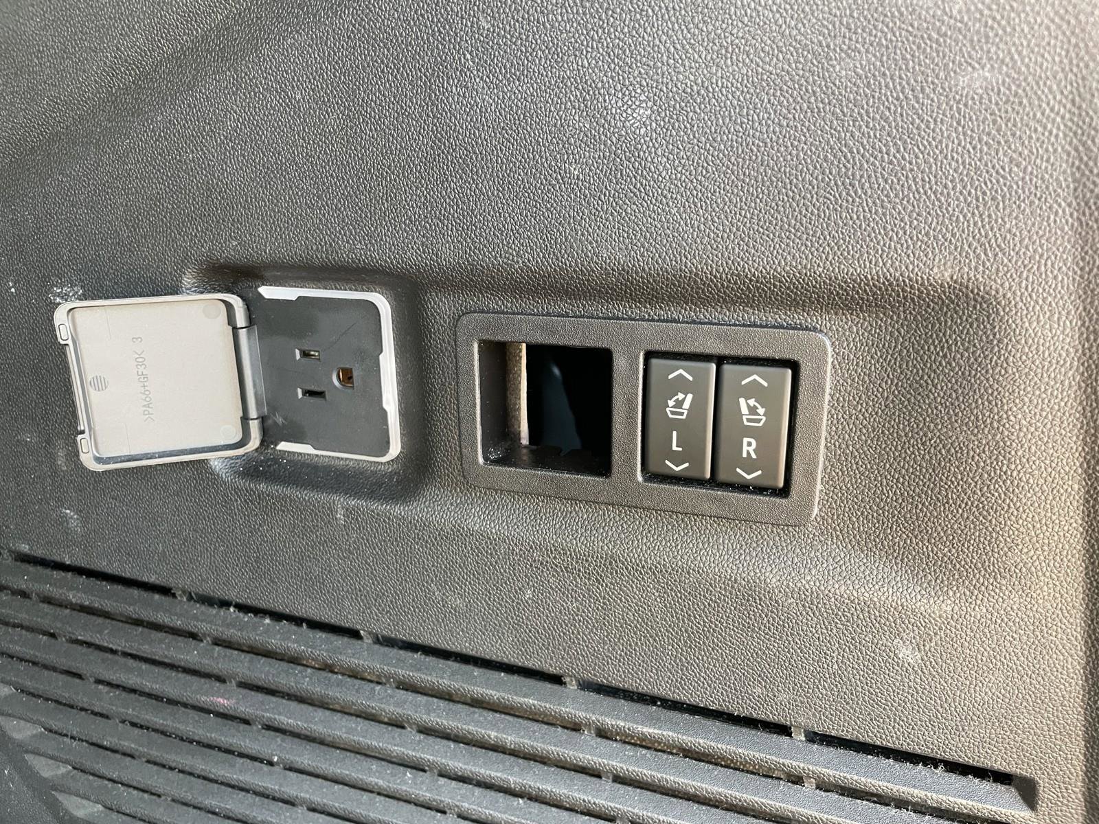 Used 2023 Chevrolet Suburban Premier image 44