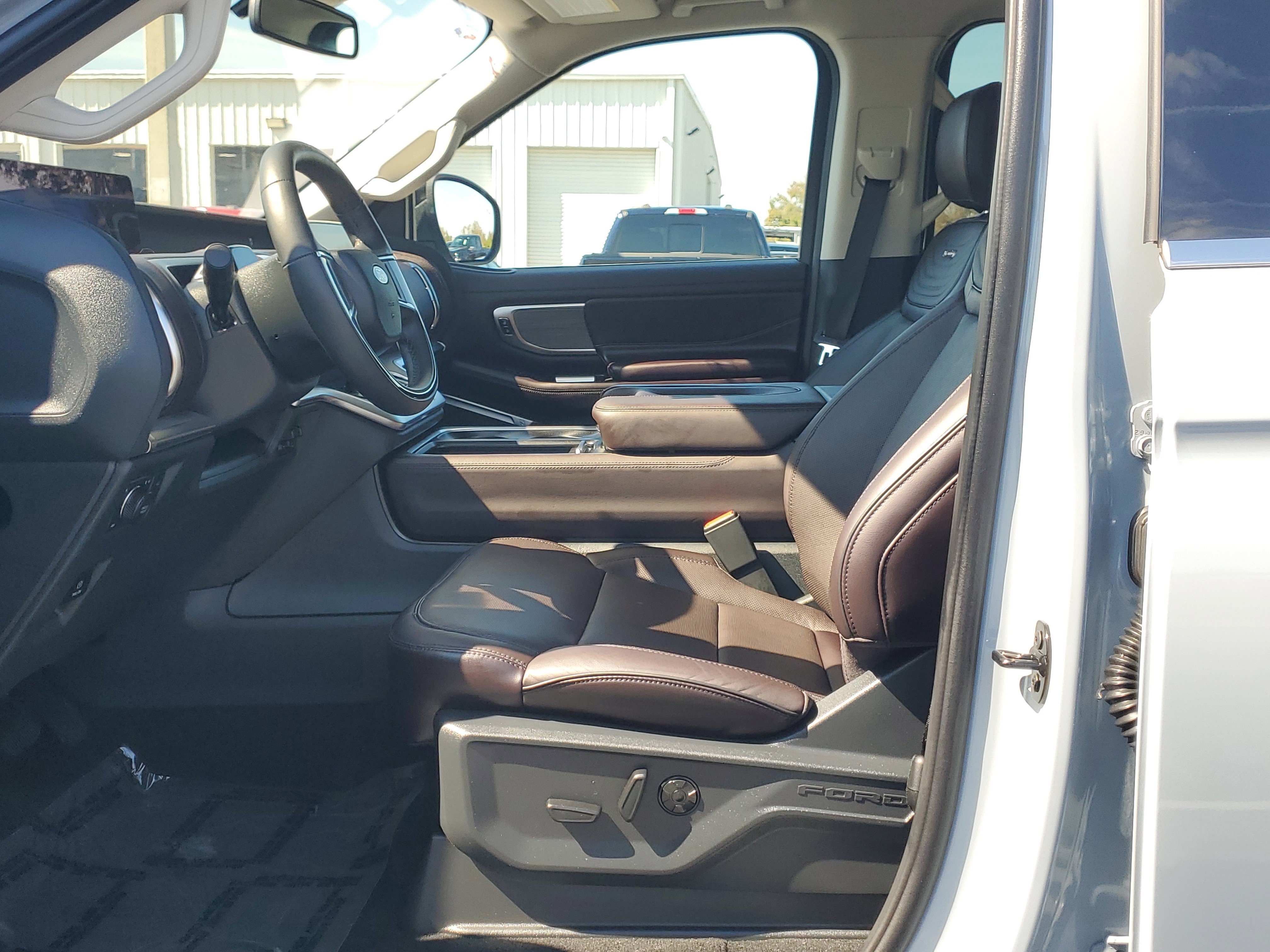 Certified 2025 Ford Expedition Platinum w/ Platinum Ultimate Package AWD/4WD image 22