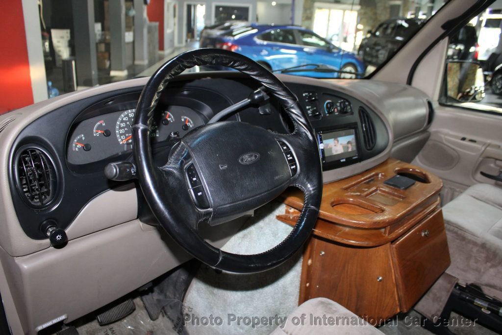 Used 2000 Ford E-150 and Econoline 150 image 12