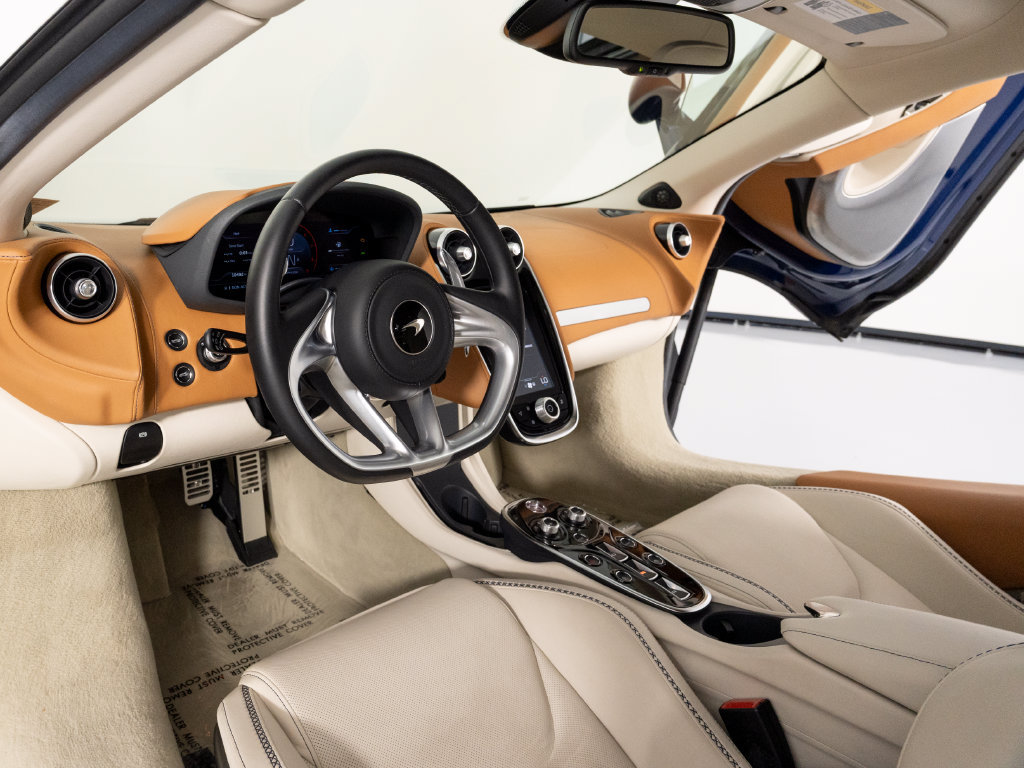 Used 2020 McLaren GT RWD image 17