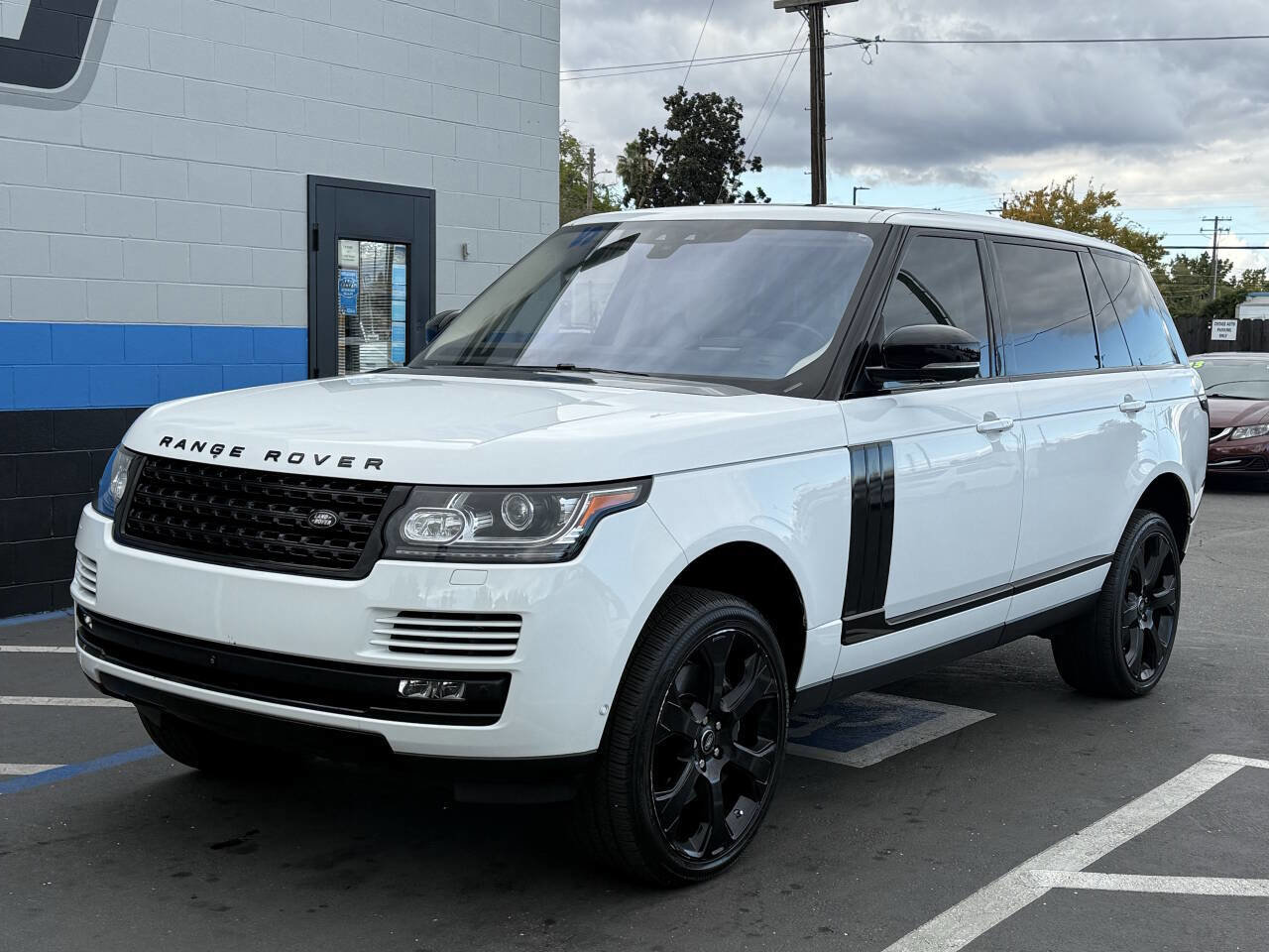 Used 2017 Land Rover Range Rover Long Wheelbase Supercharged image 2