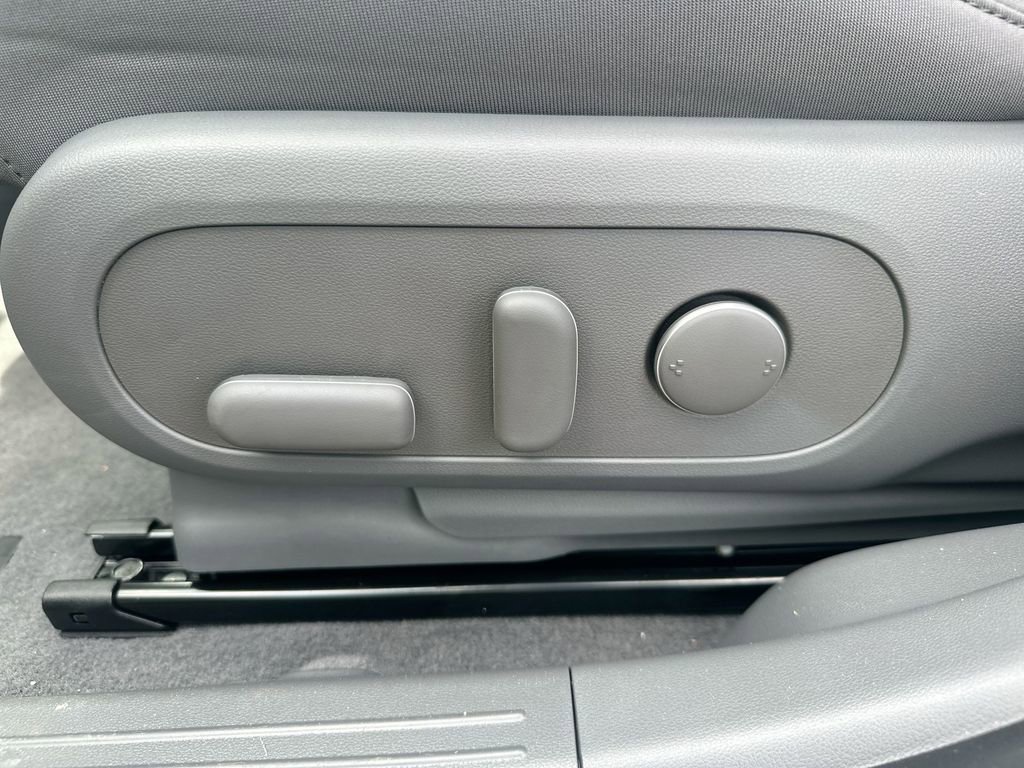 New 2025 Hyundai Ioniq 5 SE image 37
