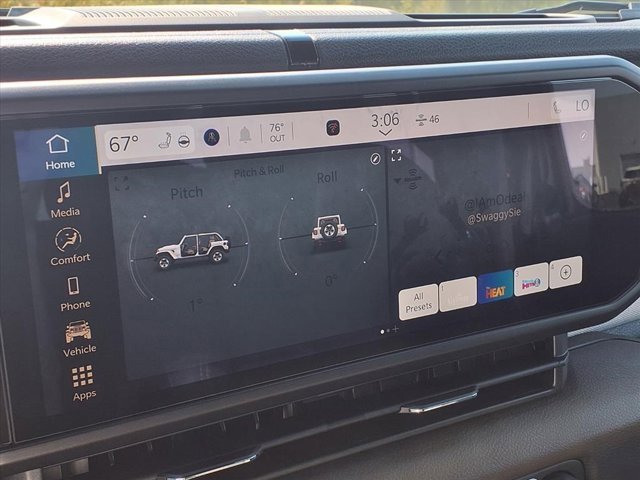 Used 2025 Jeep Wrangler Sport S image 7