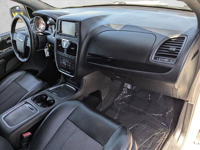 Used 2015 Chrysler Town & Country S w/ Driver Convenience Group FWD image 21