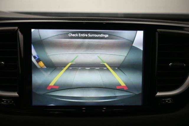 Used 2025 Chrysler Pacifica Select FWD image 24