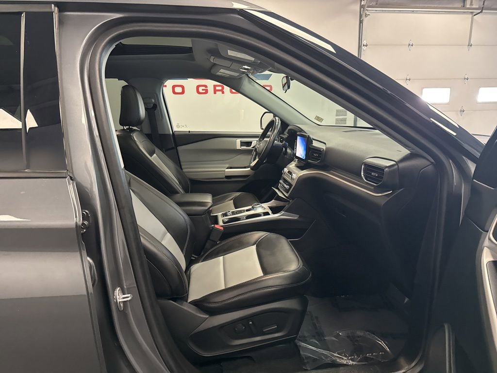 Used 2022 Ford Explorer XLT w/ Equipment Group 202A image 40
