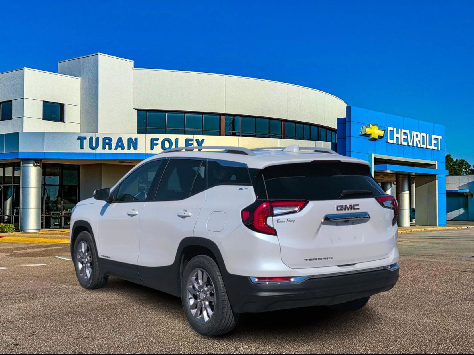 Used 2022 GMC Terrain SLT w/ LPO, Floor Liner Package image 3