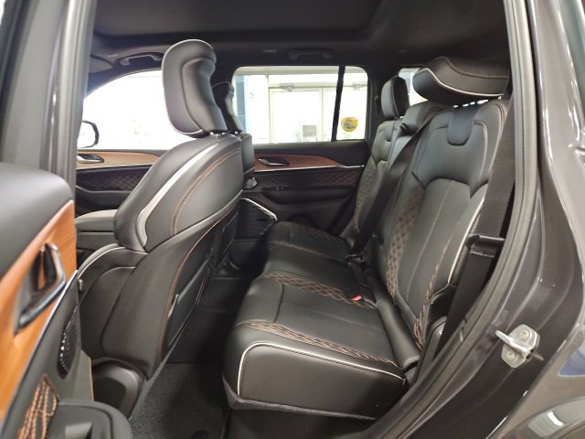 New 2025 Jeep Grand Cherokee Summit image 10