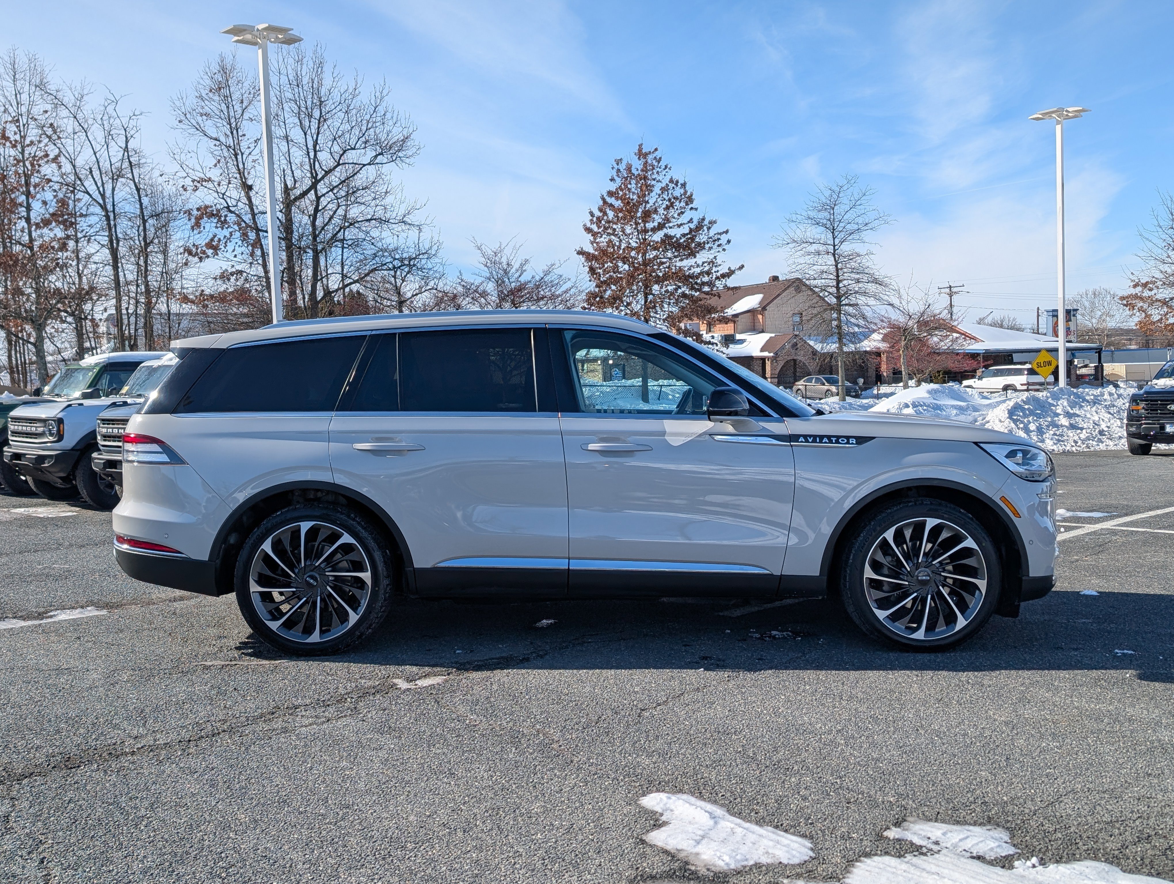 Used 2020 Lincoln Aviator Reserve w/ Equipment Group 202A image 2
