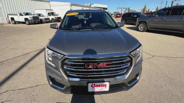 Used 2023 GMC Terrain SLT w/ Infotainment Package II FWD image 3