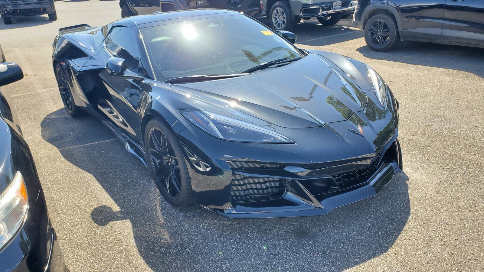 Used 2025 Chevrolet Corvette Z06 RWD image 3