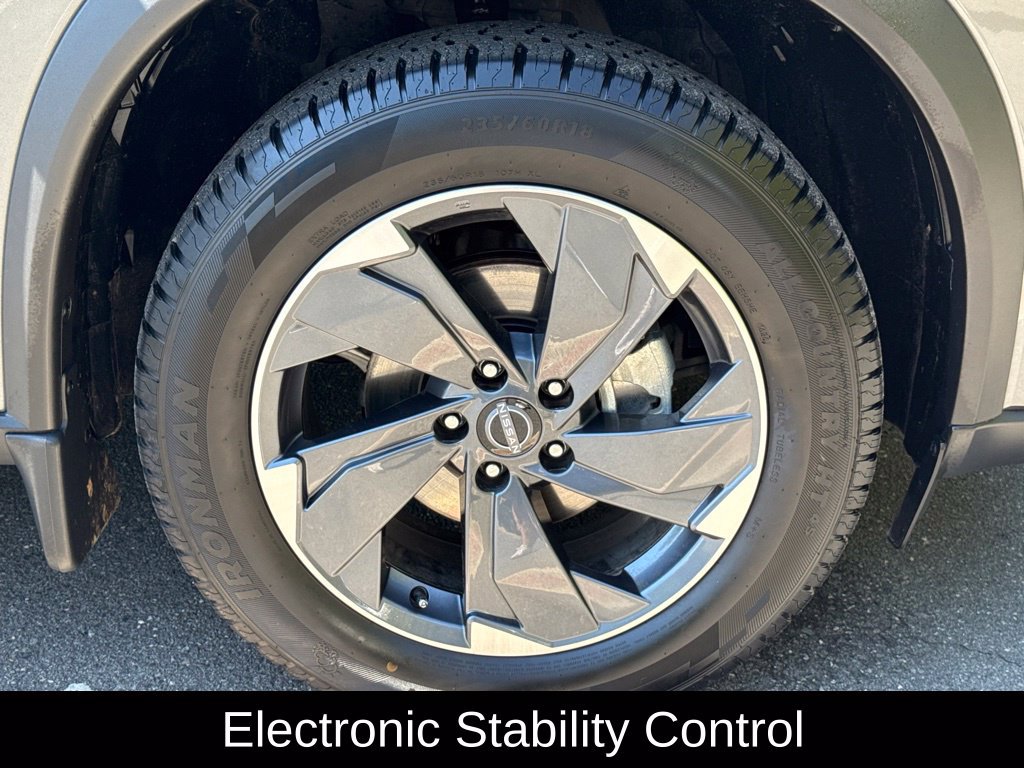 Certified 2026 Nissan Rogue SV FWD image 9