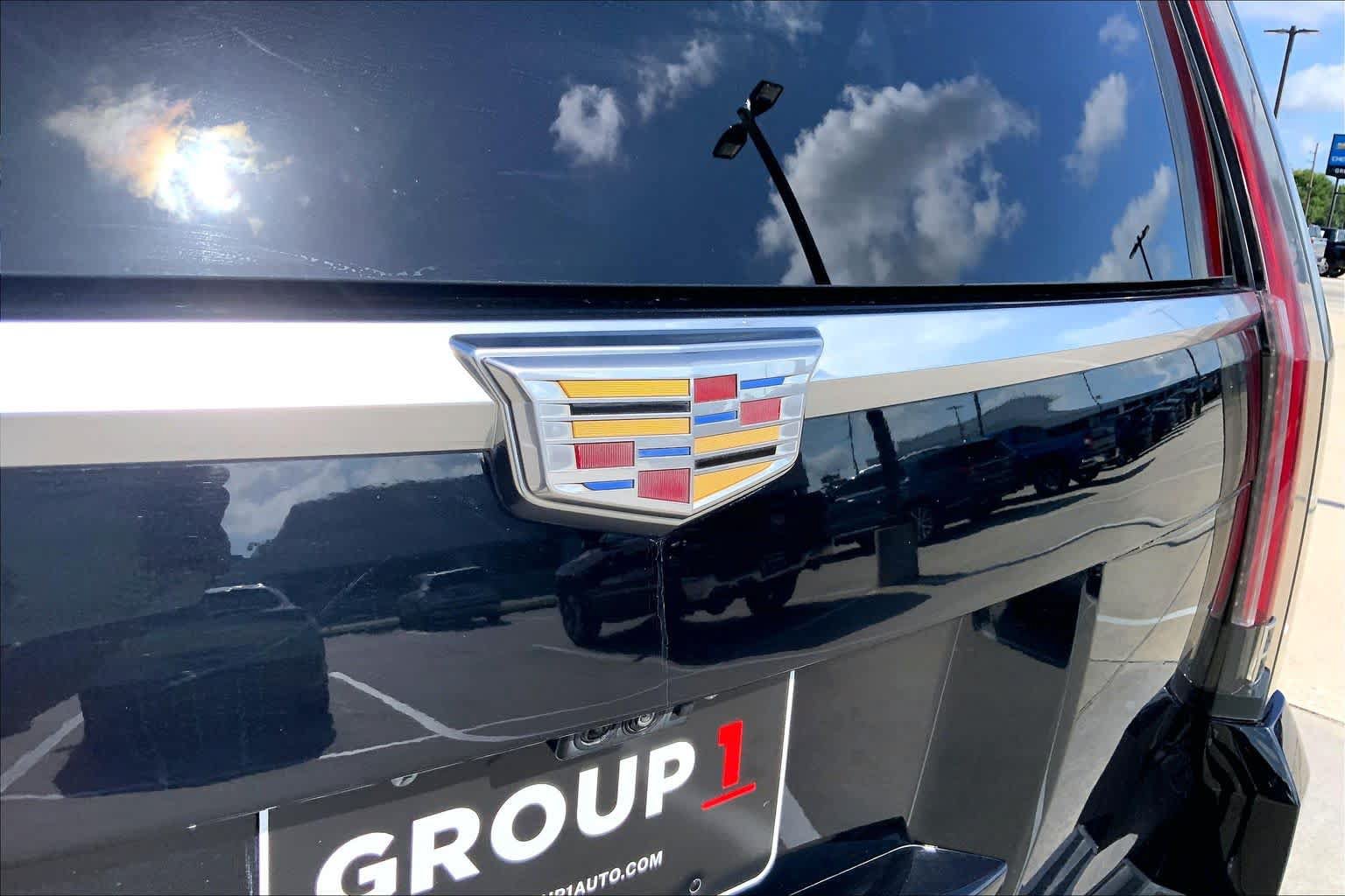 Certified 2019 Cadillac Escalade Premium Luxury RWD image 31