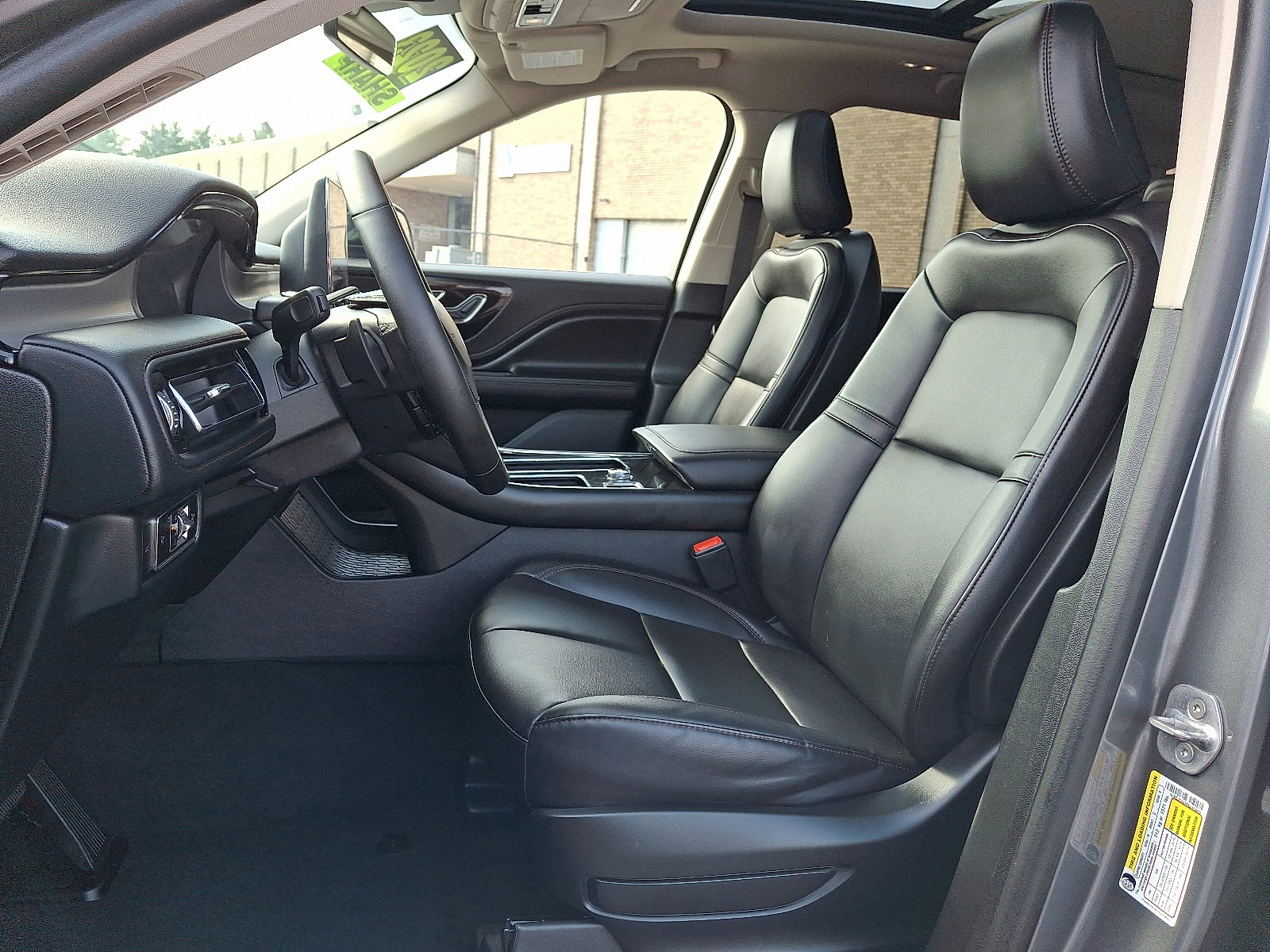 Used 2023 Lincoln Aviator Standard w/ Premium Package image 14