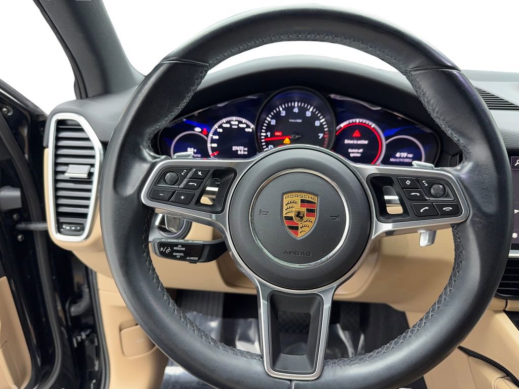 Used 2023 Porsche Cayenne Platinum Edition image 28