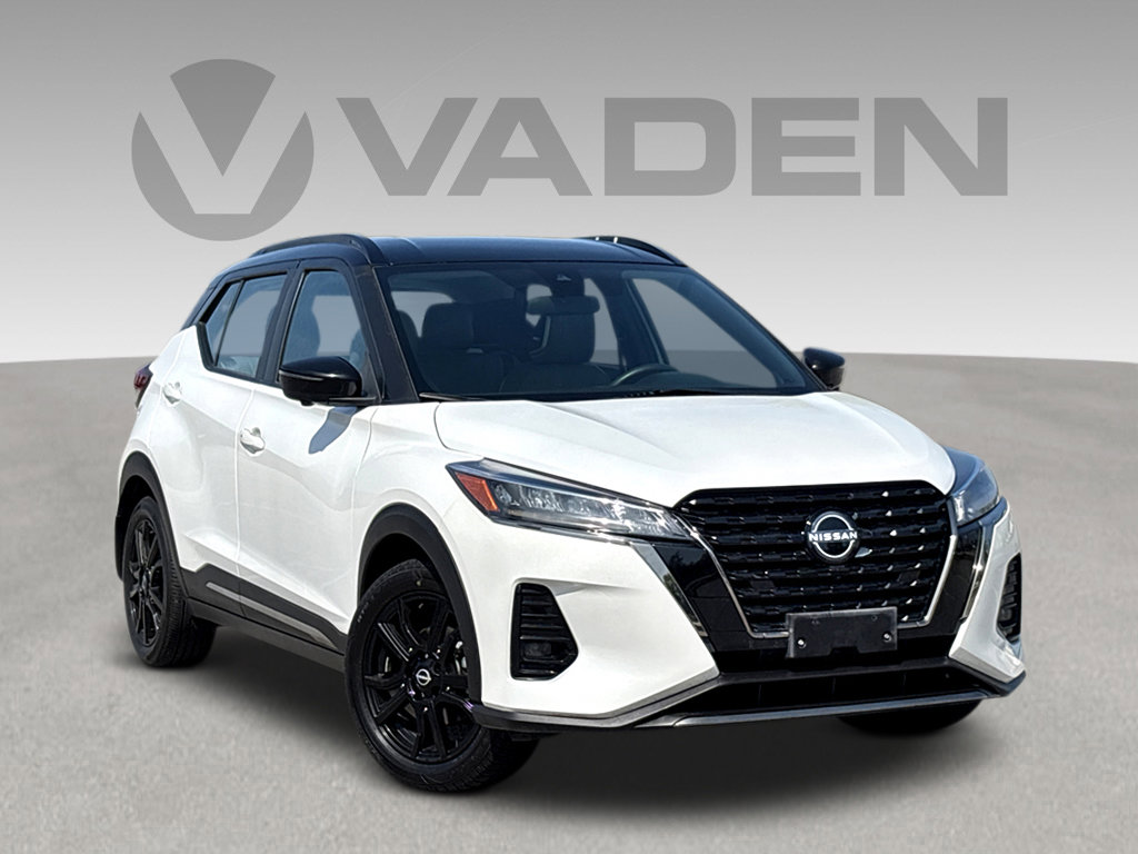 Used 2023 Nissan Kicks SR w/ SR Premium Package FWD image 1