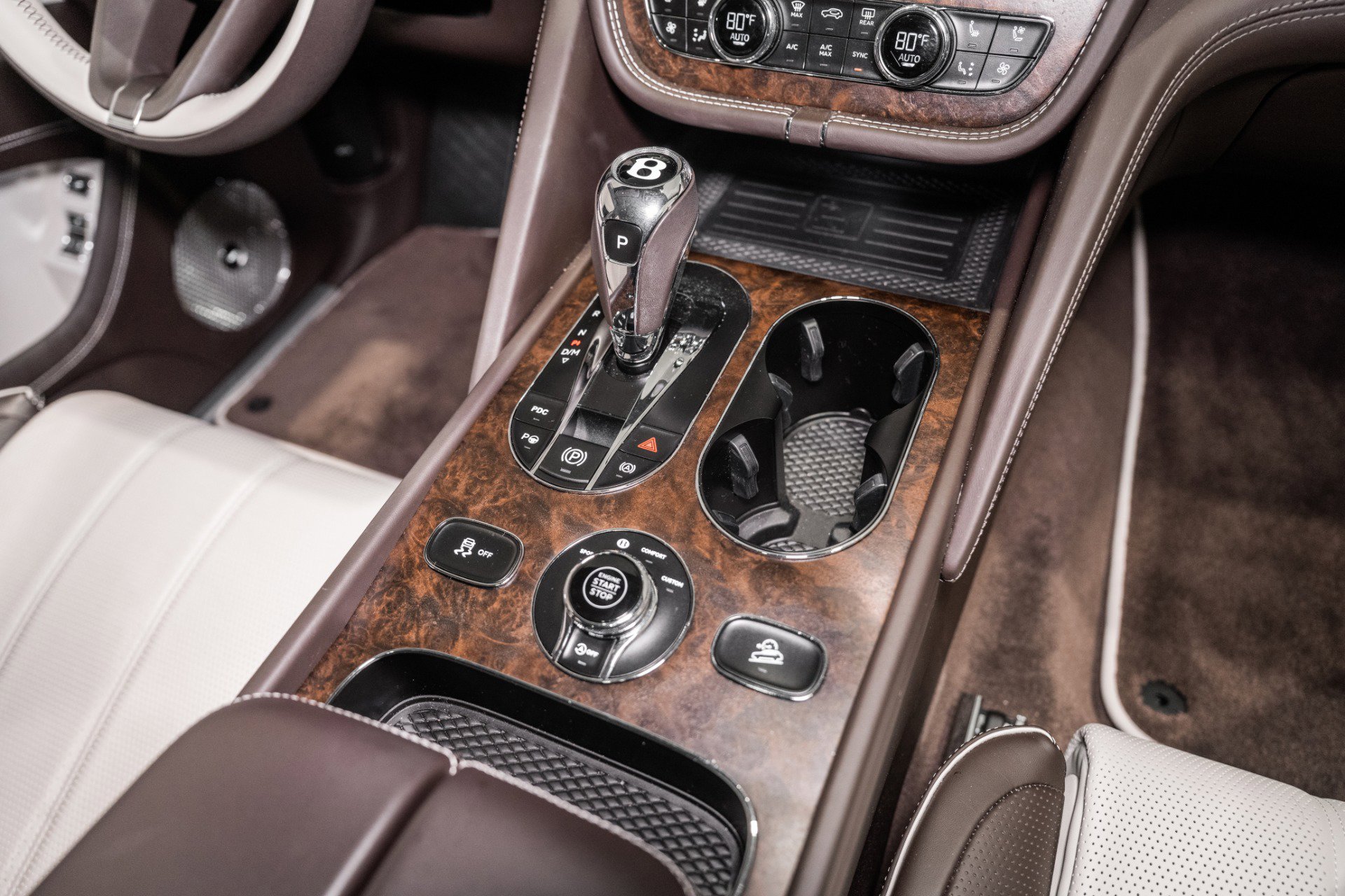 Used 2023 Bentley Bentayga image 43