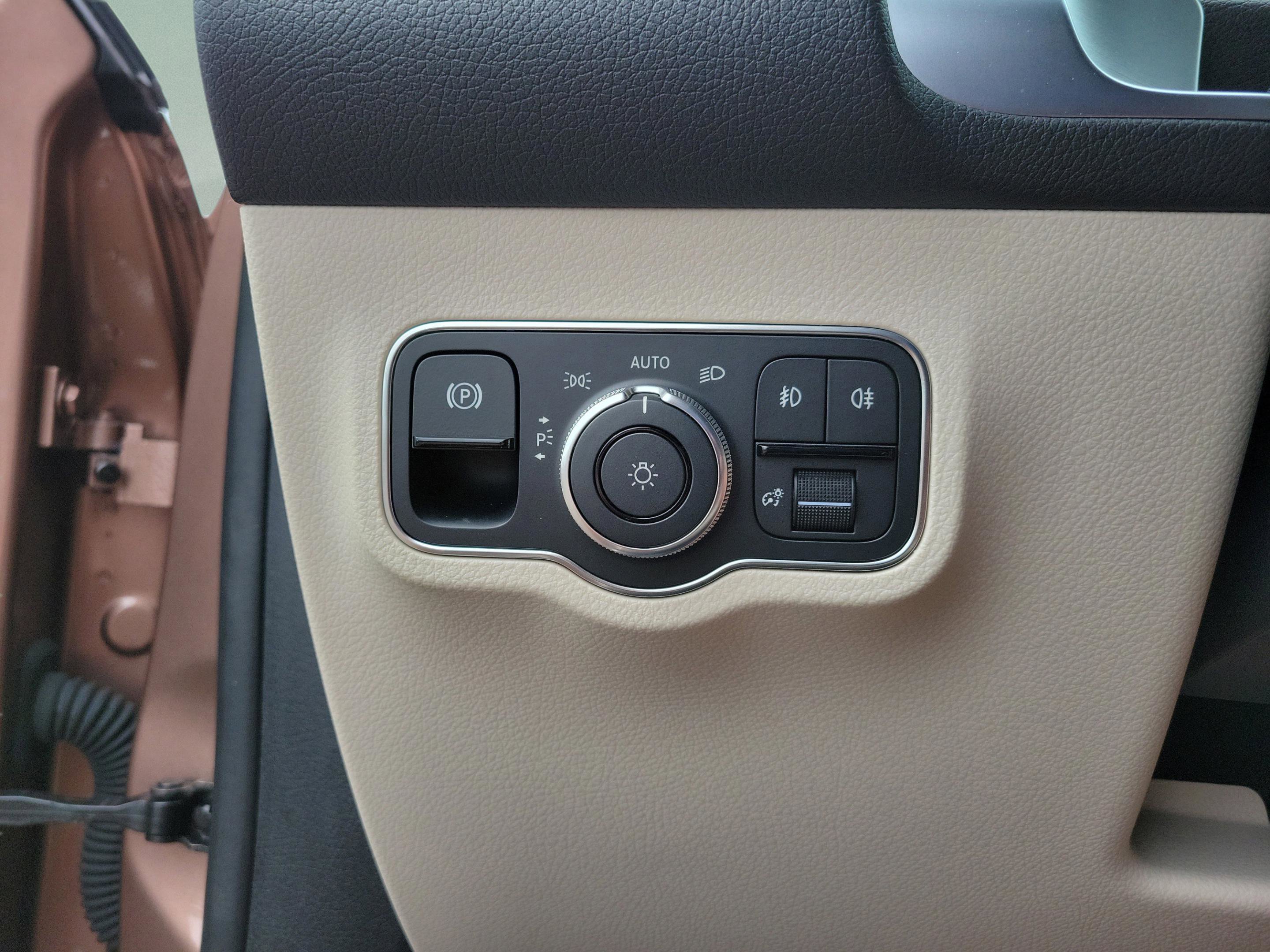 Certified 2023 Mercedes-Benz GLB 250 image 25