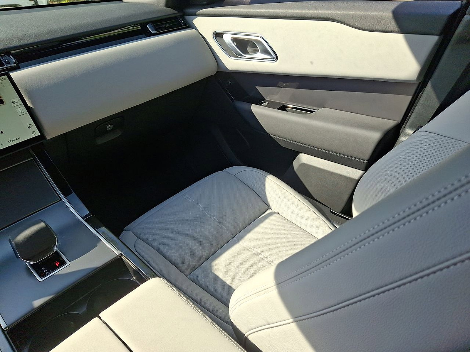 Certified 2026 Land Rover Range Rover Velar S AWD/4WD image 11