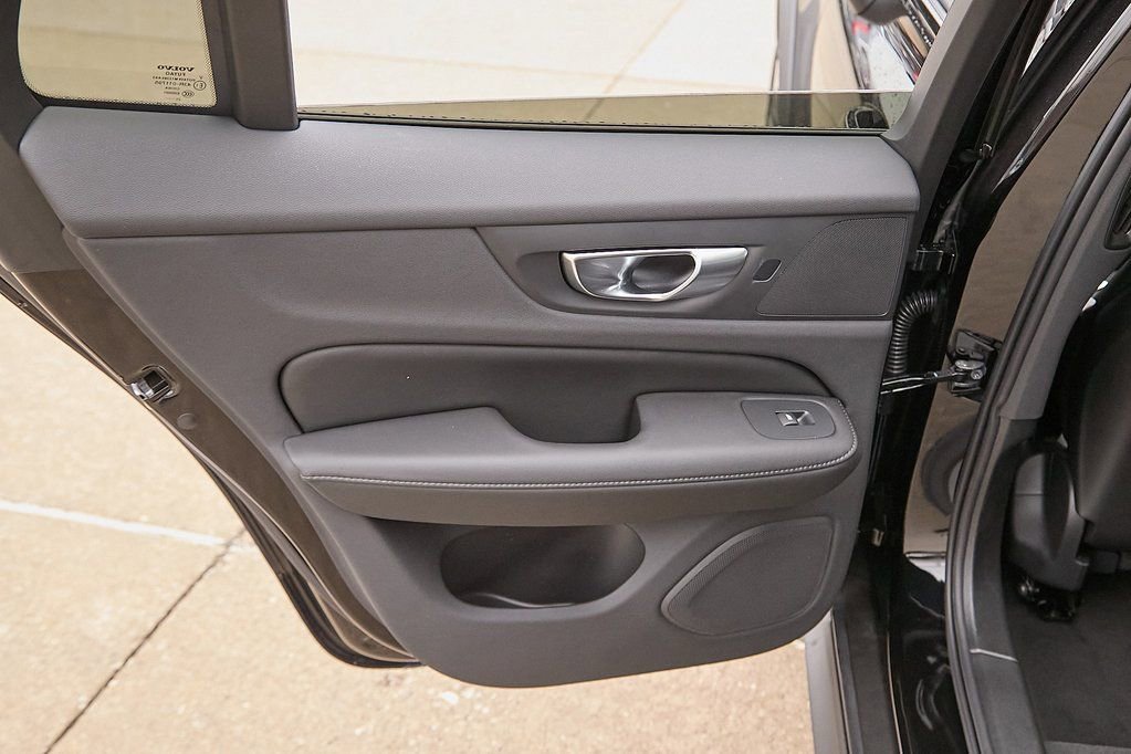 New 2026 Volvo V60 B5 Cross Country Plus w/ Climate Package image 18