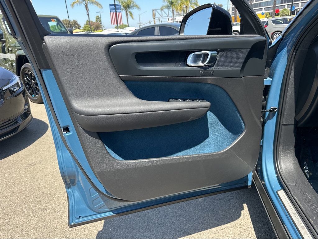 Used 2023 Volvo XC40 Recharge Plus image 15