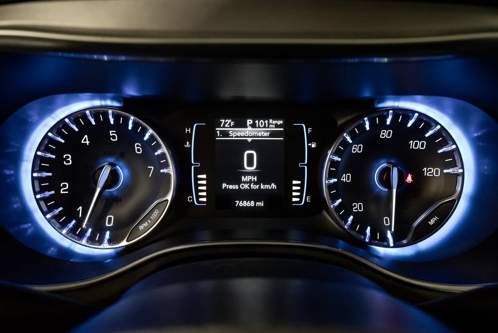 Used 2019 Chrysler Pacifica Touring Plus w/ S Appearance Package FWD image 14