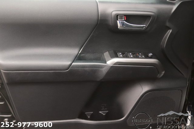 Used 2020 Toyota Tacoma TRD Sport image 11