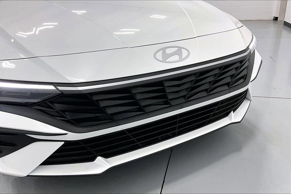 Used 2026 Hyundai Elantra Blue image 35