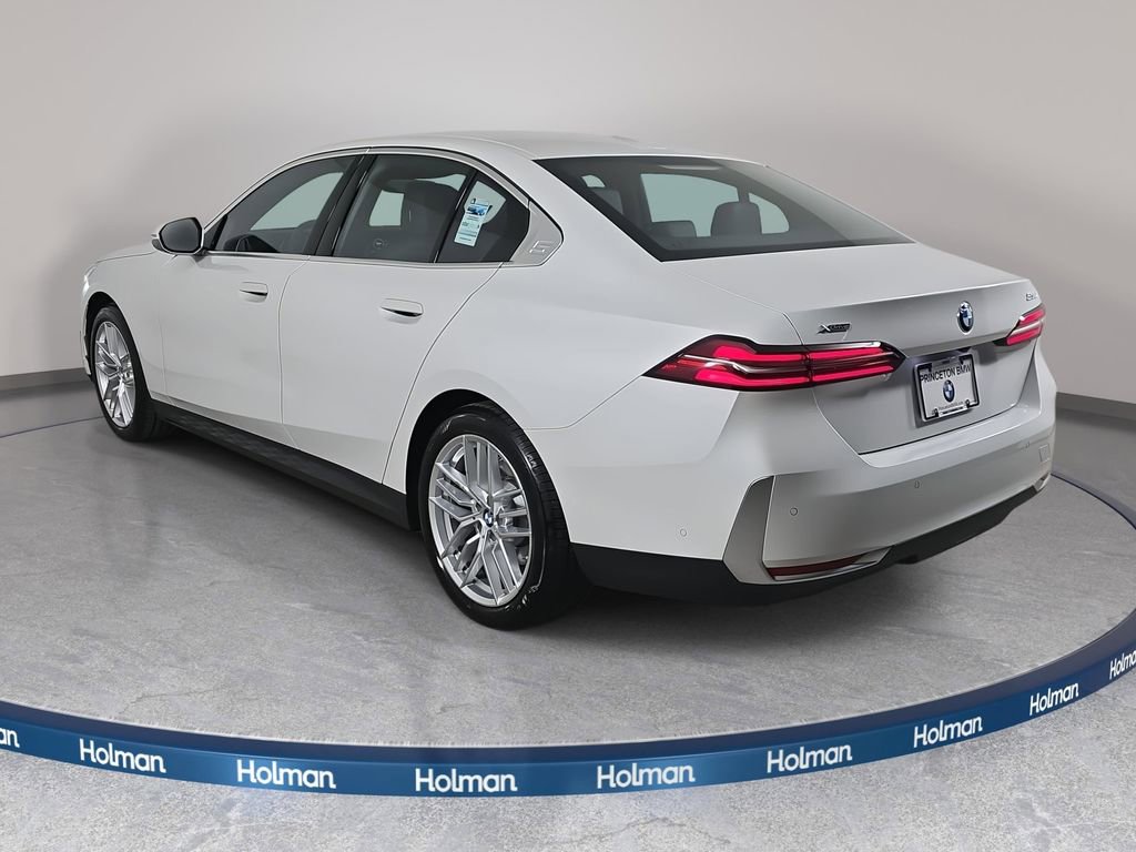 Used 2025 BMW 530i xDrive w/ Premium Package image 7