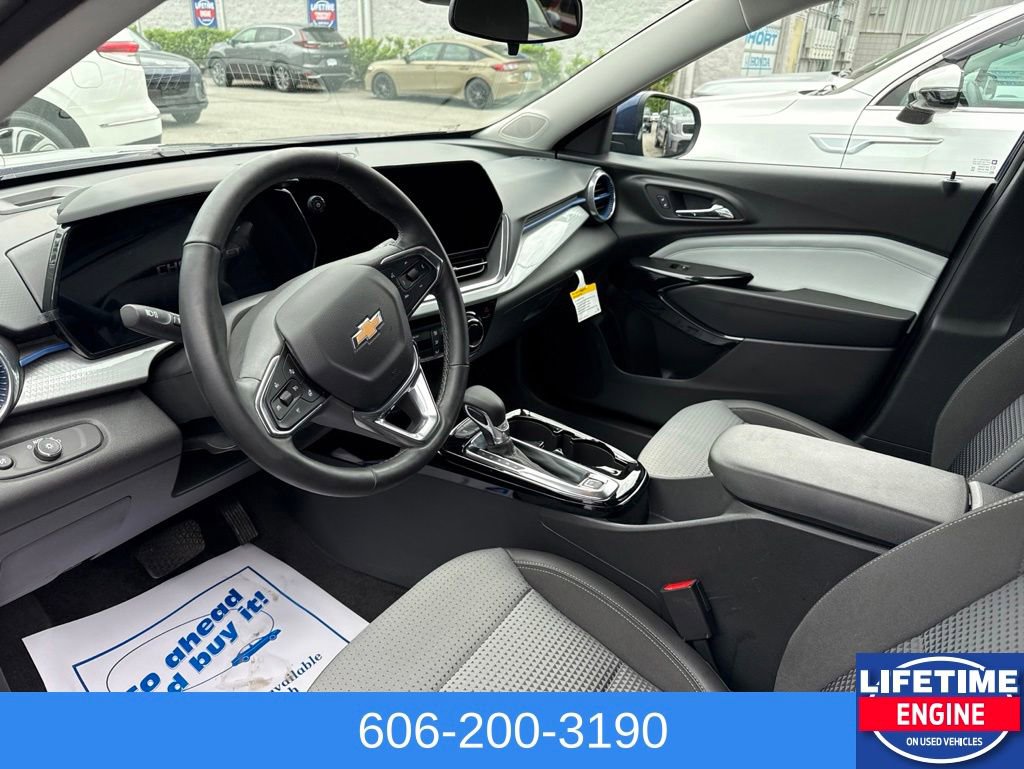 Used 2024 Chevrolet Trax LT w/ Driver Confidence Package FWD image 20