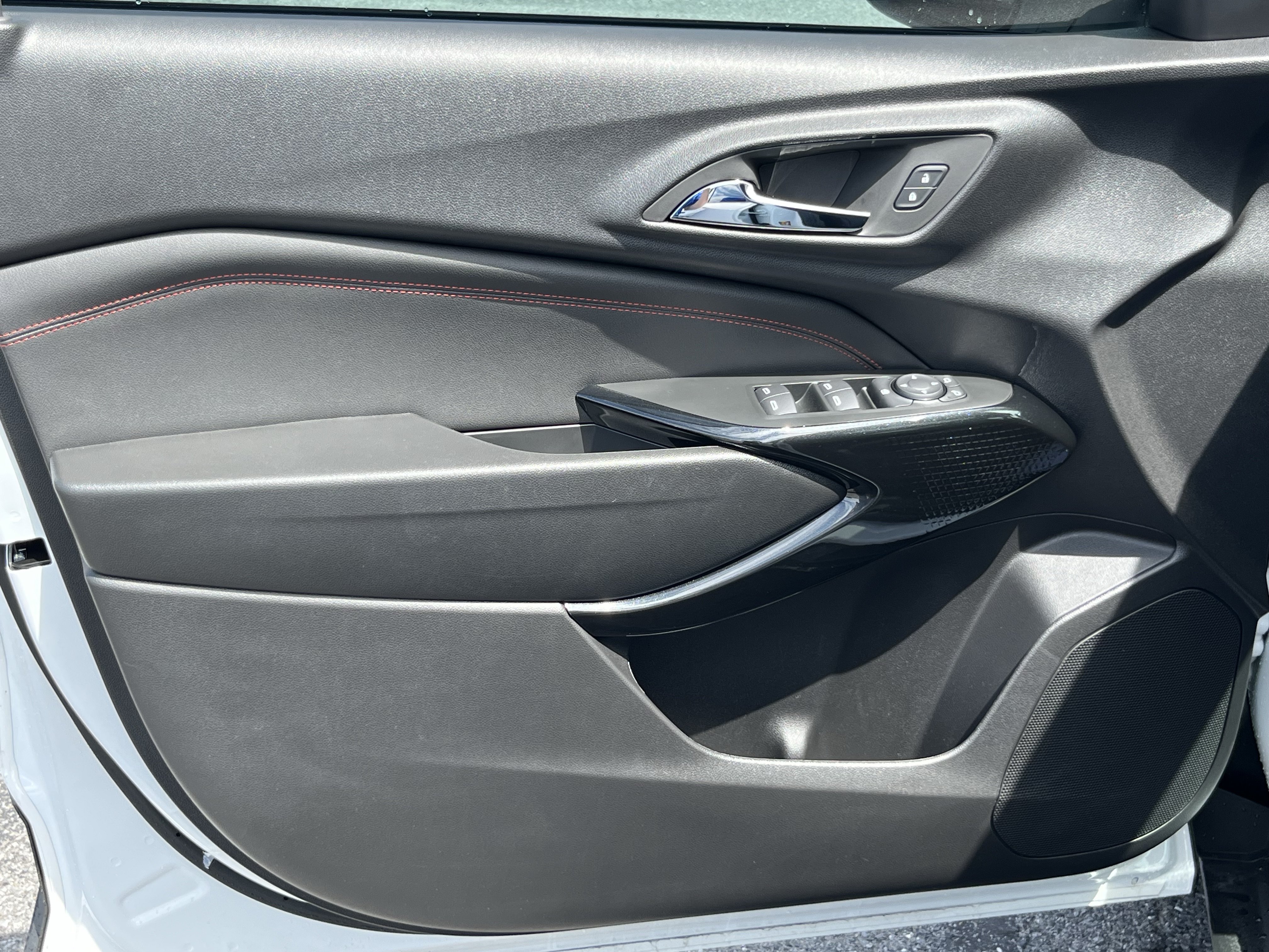 Used 2026 Chevrolet Trax RS w/ Sunroof Package FWD image 20