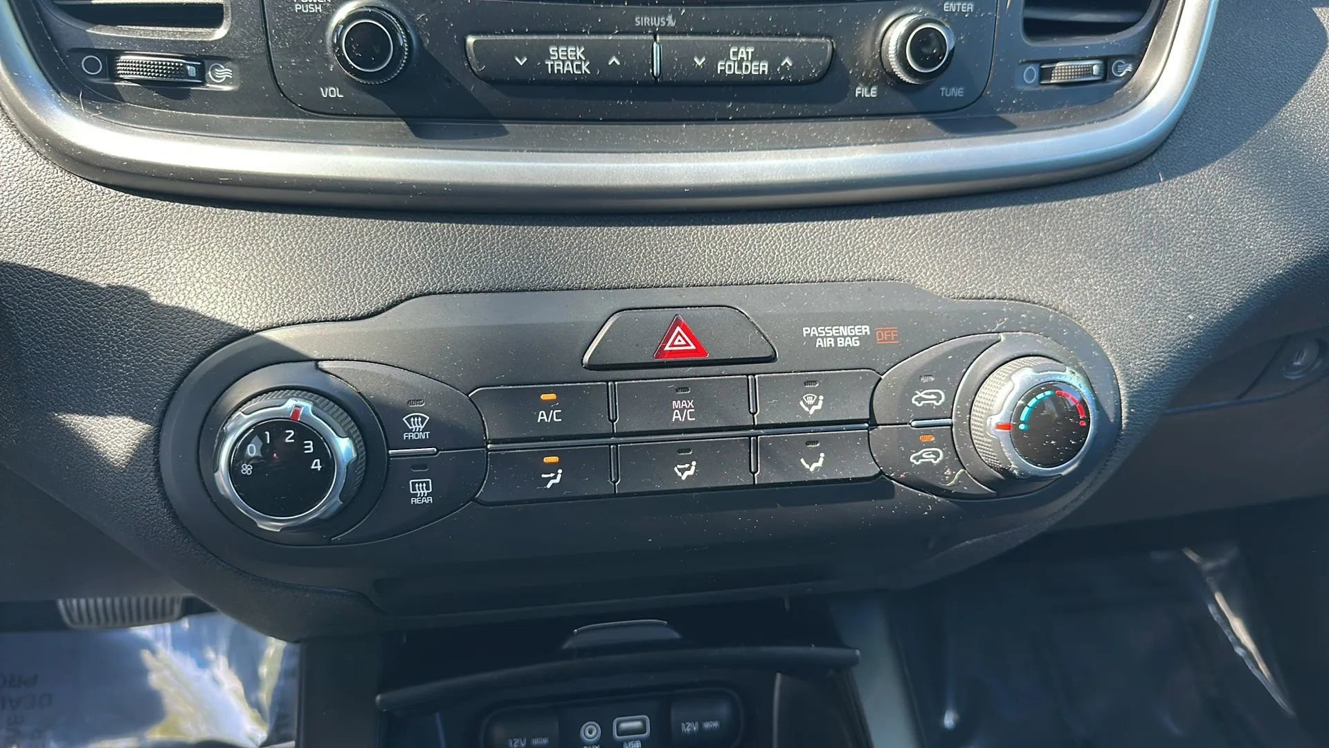 Used 2016 Kia Sorento LX image 35