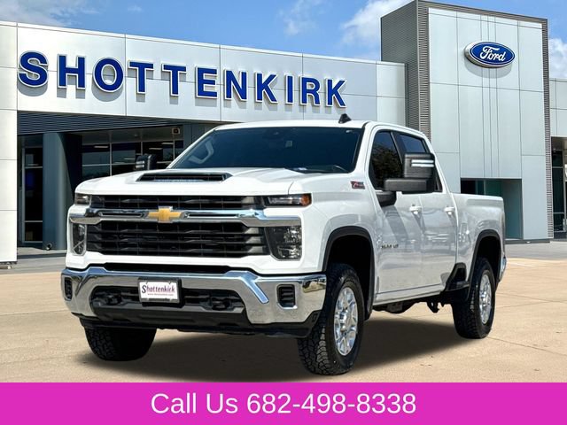 Used 2024 Chevrolet Silverado 2500 LT AWD/4WD image 3