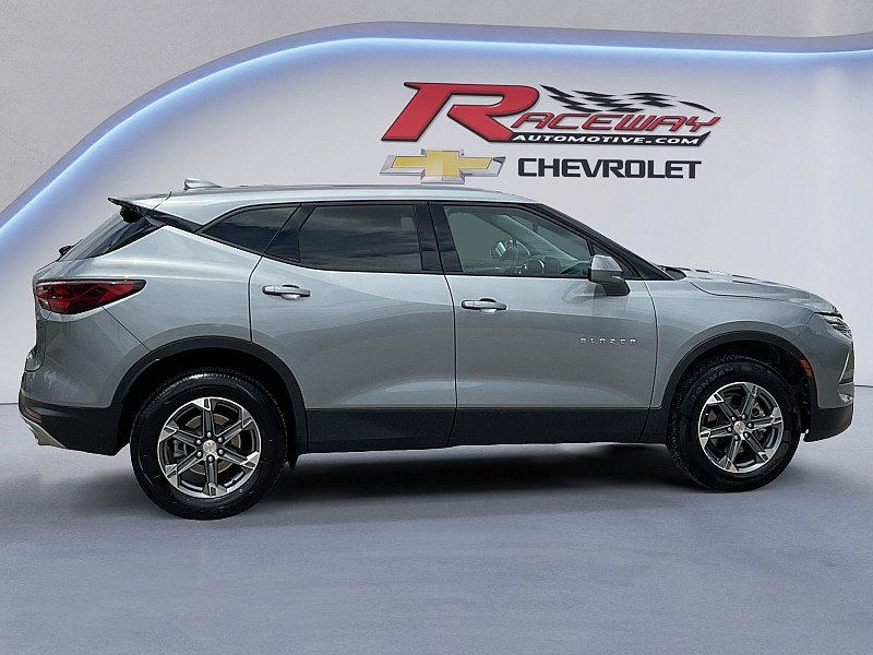Used 2025 Chevrolet Blazer LT FWD image 6